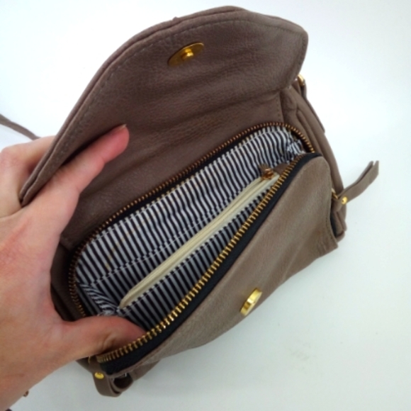 Ei8ht by Under One Sky Vegan Tan Striped Interior Tassel Small Crossbody Bag - Picture 5 of 12